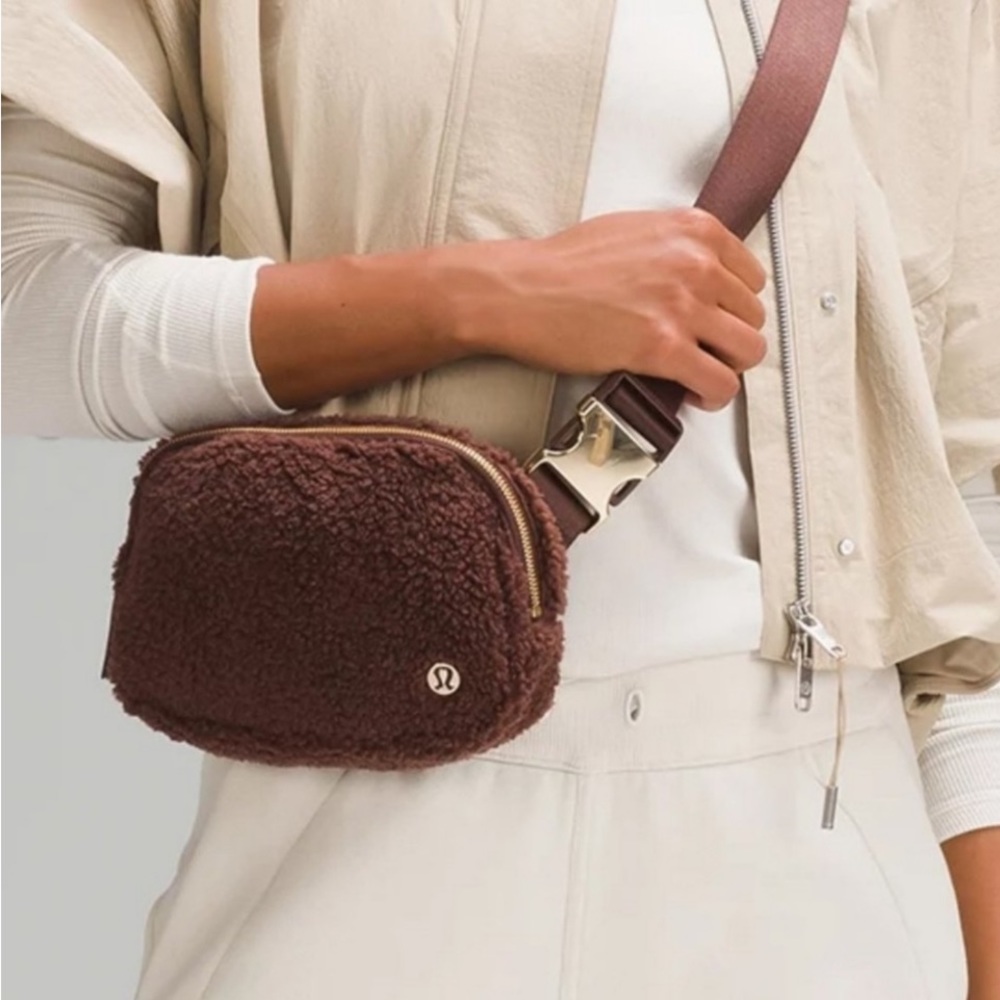 🤎🤎NWT lululemon Sherpa belt bag